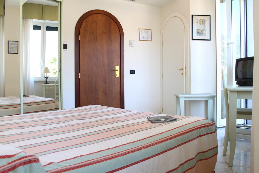 Hotel Elena ريكّو المظهر الخارجي الصورة