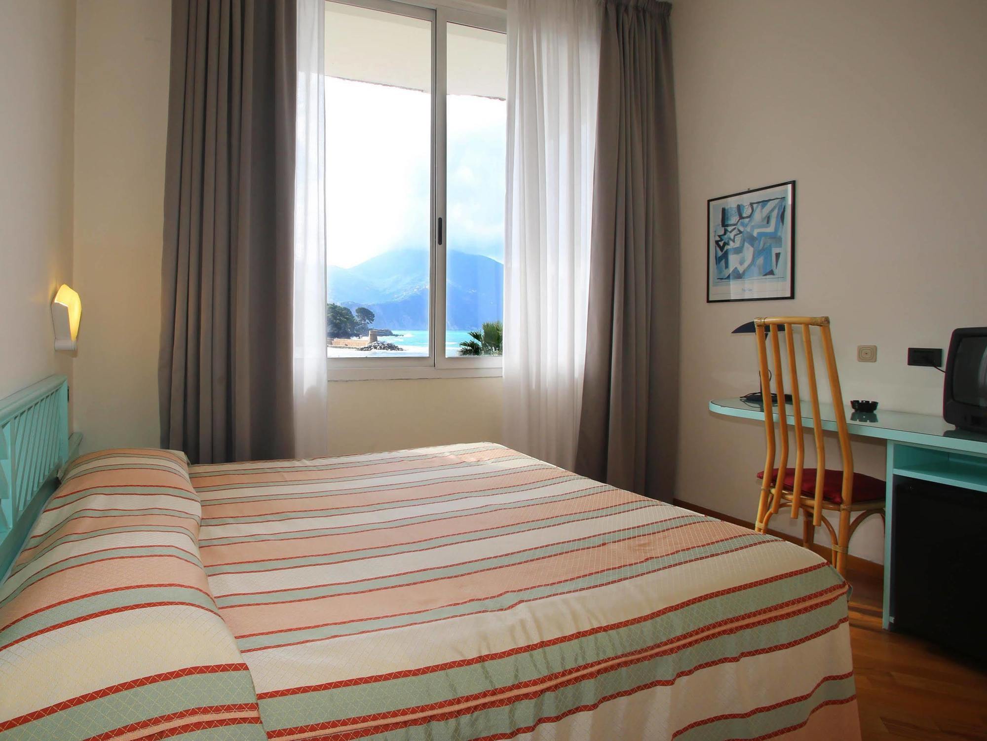 Hotel Elena ريكّو المظهر الخارجي الصورة