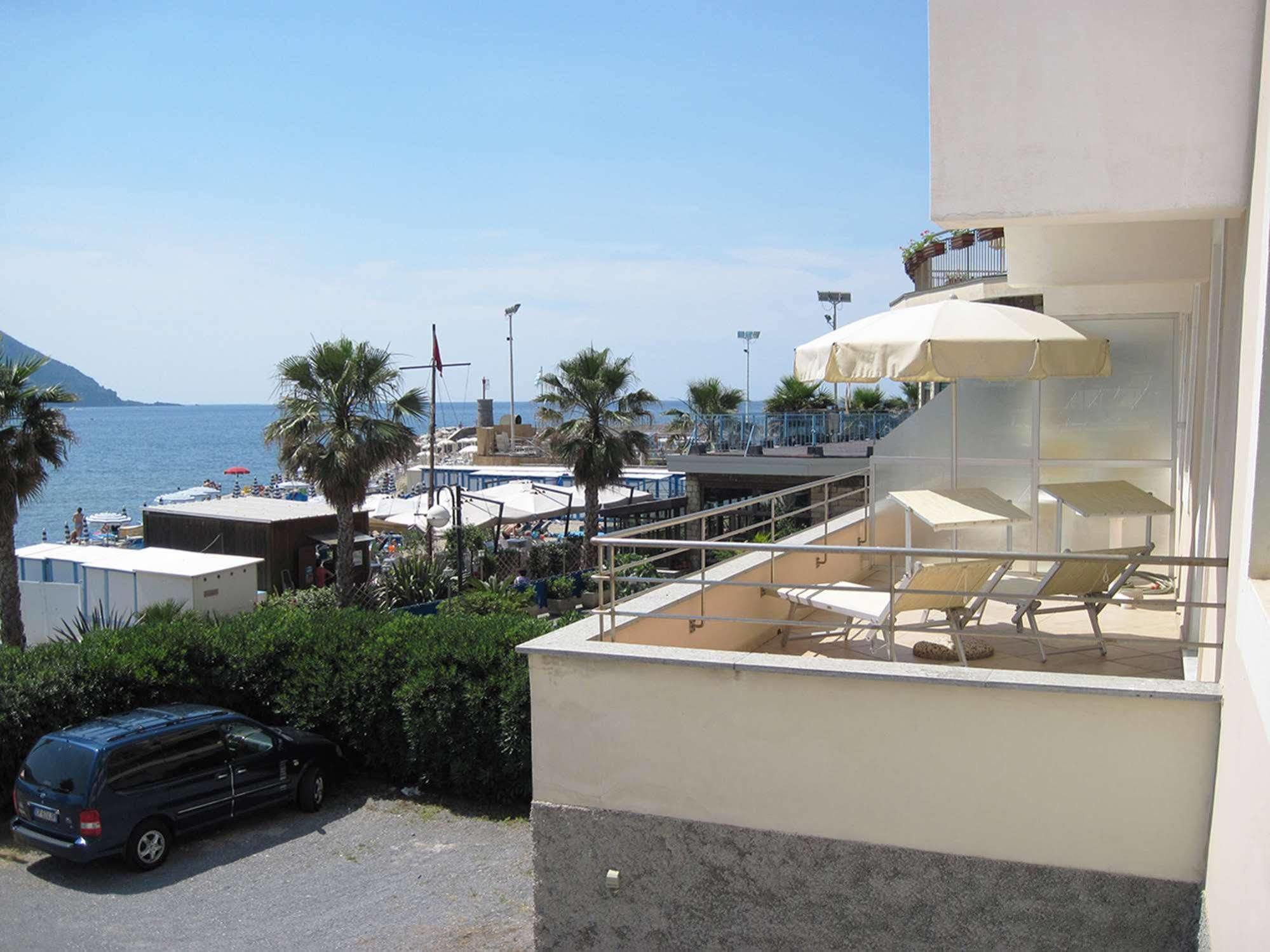 Hotel Elena ريكّو المظهر الخارجي الصورة