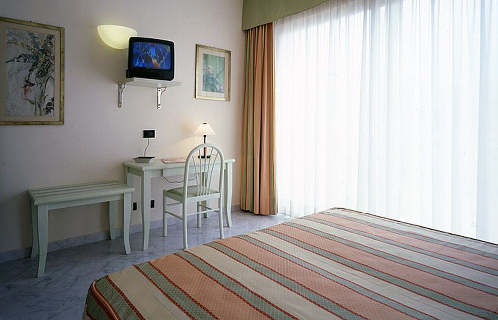 Hotel Elena ريكّو المظهر الخارجي الصورة